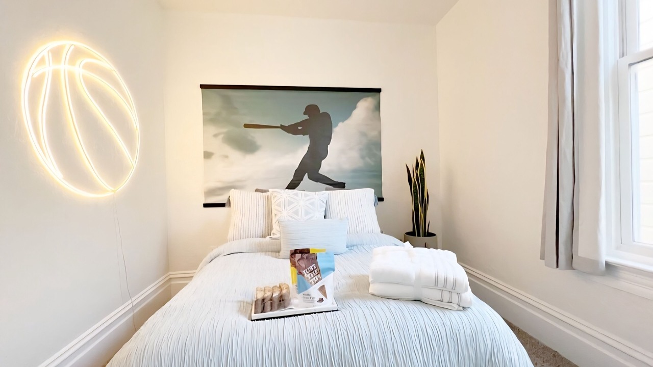 Photo of Bedroom in Haight-Ashbury