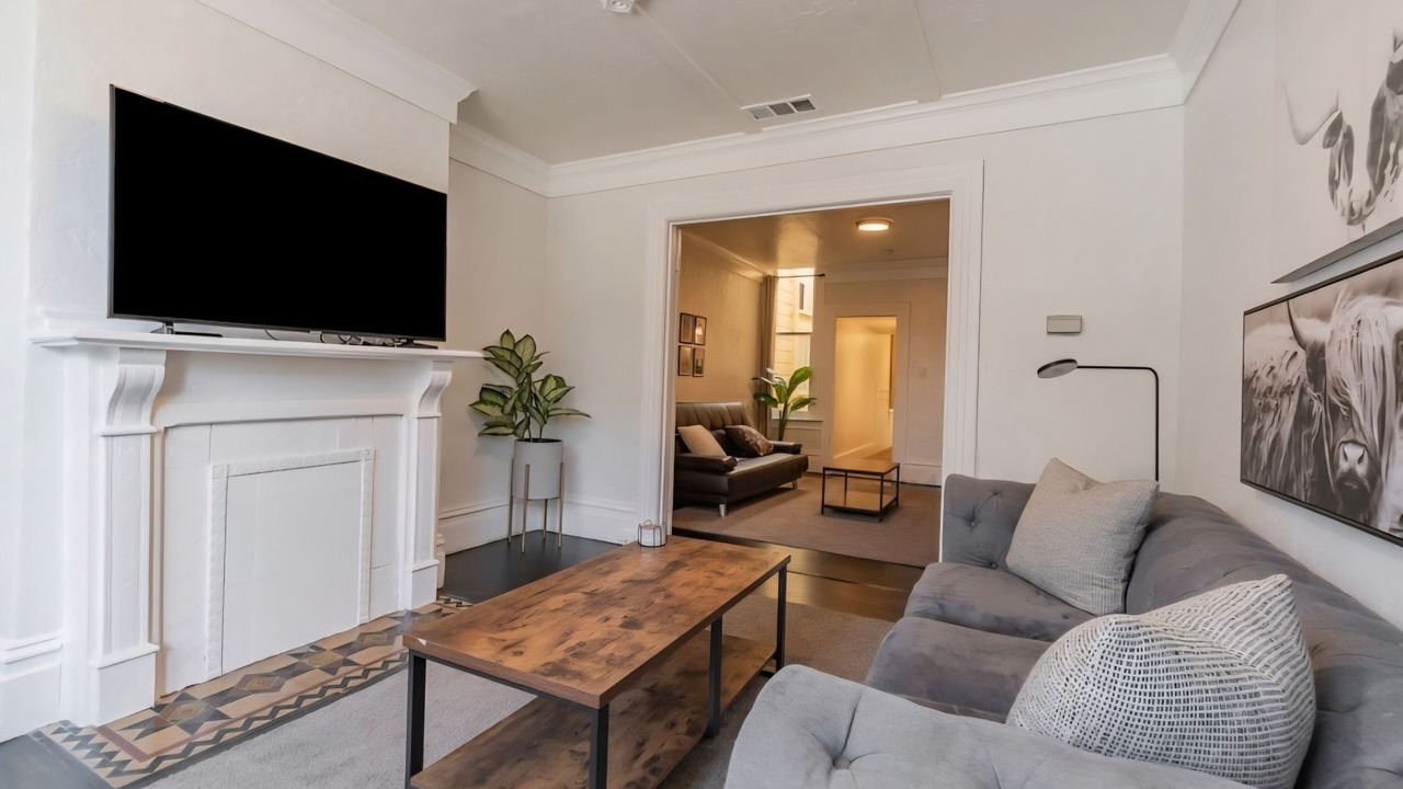 Photo of Livingroom in Haight-Ashbury