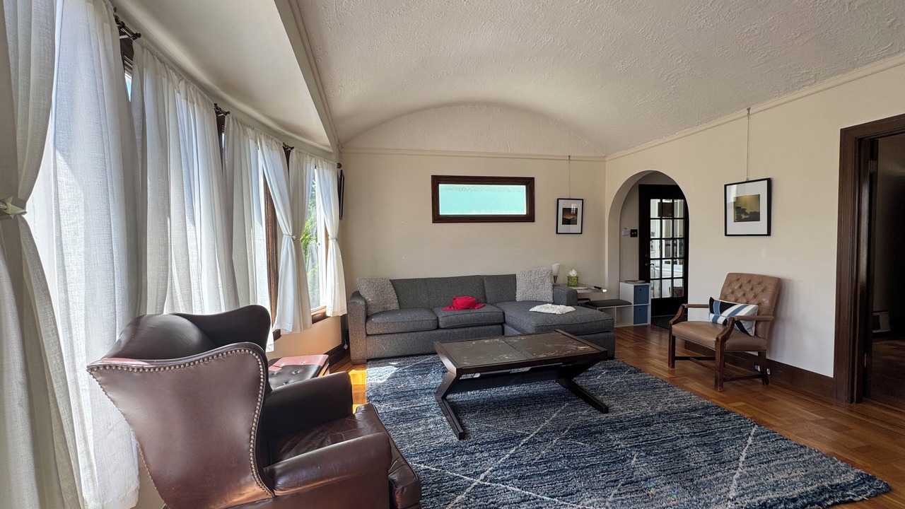Photo of Livingroom in Cayuga Terrace
