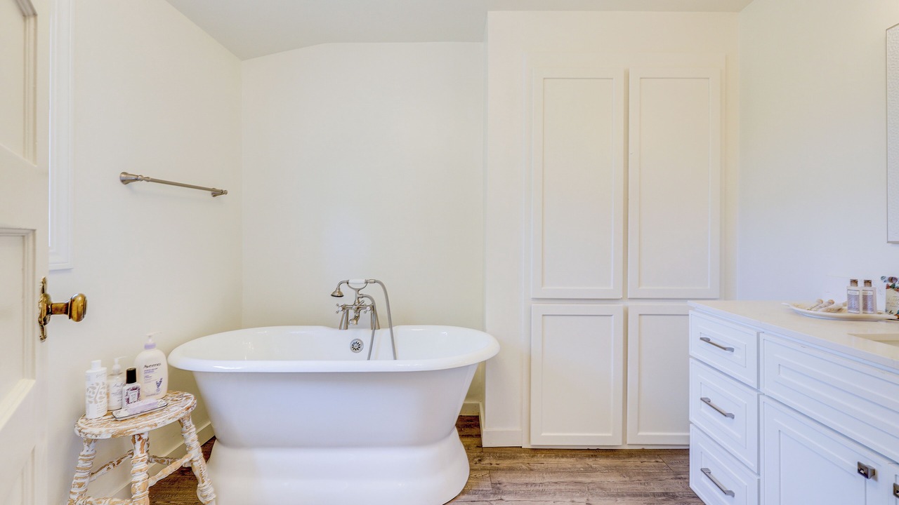 Photo of Bathroom in Freestone