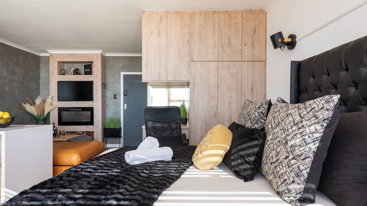 Photo of Bedroom in Three Anchor Bay