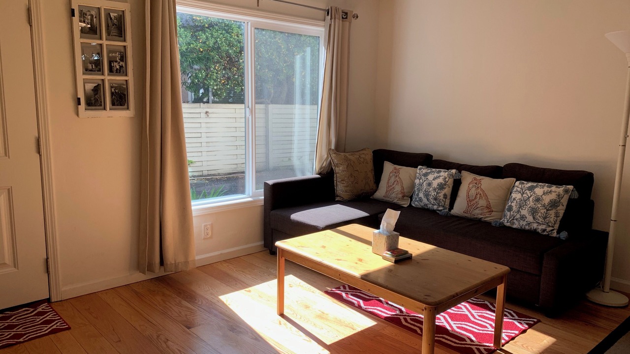 Photo of Livingroom in Linfield Oaks