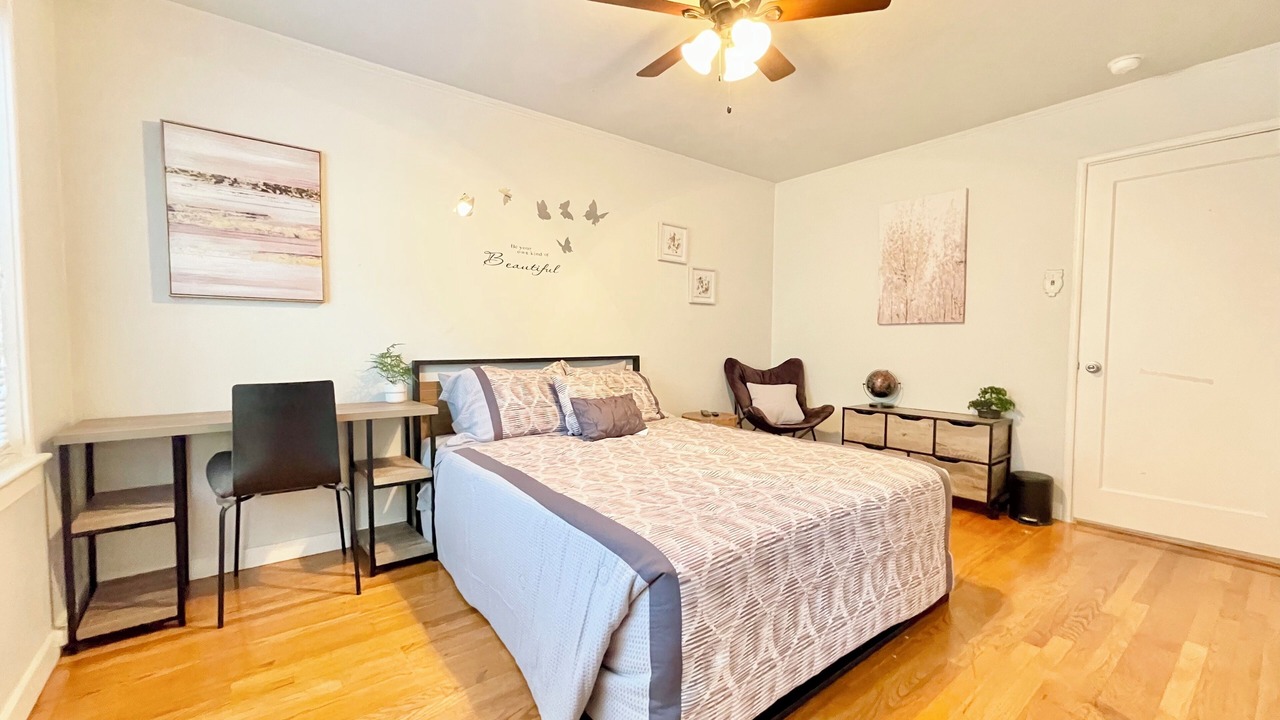 Photo of Bedroom in Broadway - Palmhaven