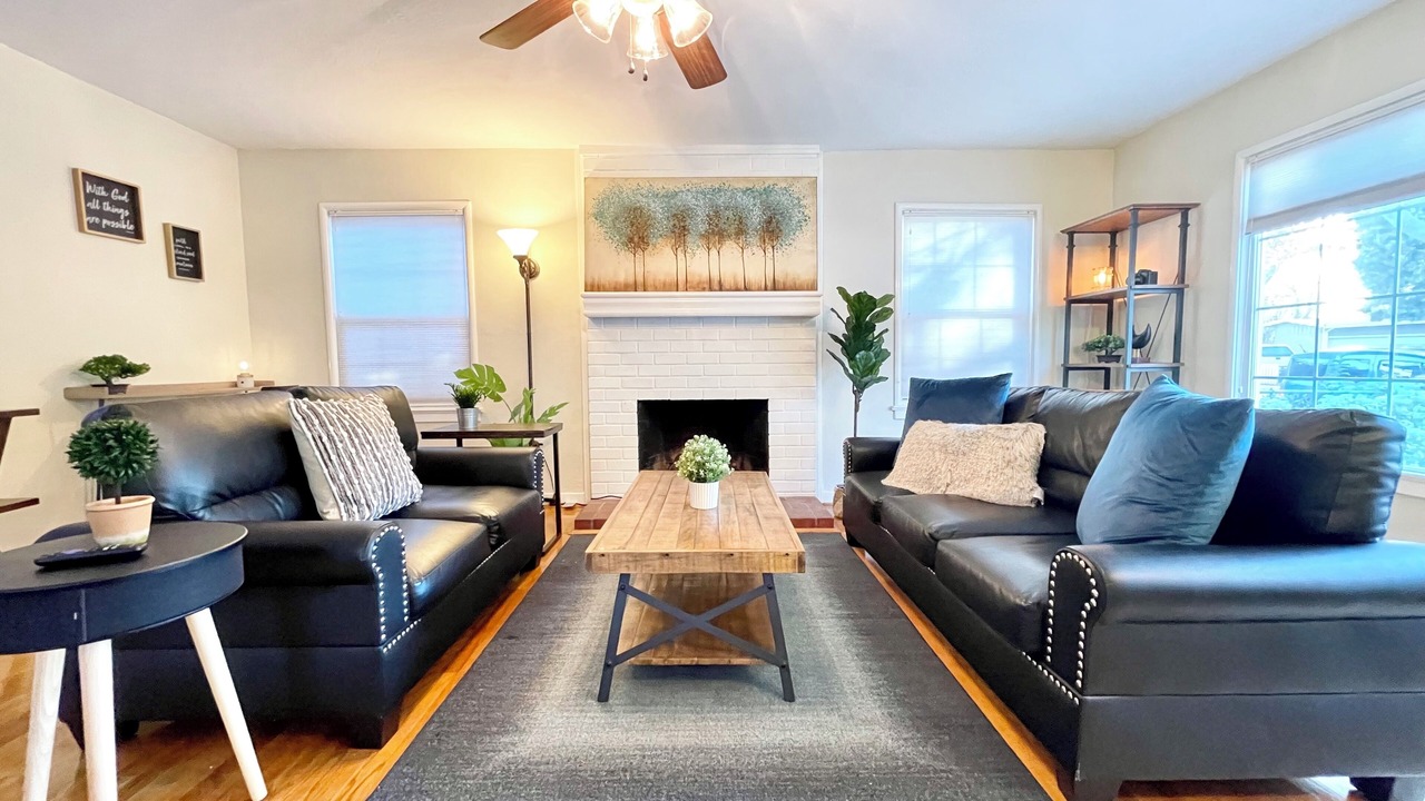Photo of Livingroom in Broadway - Palmhaven