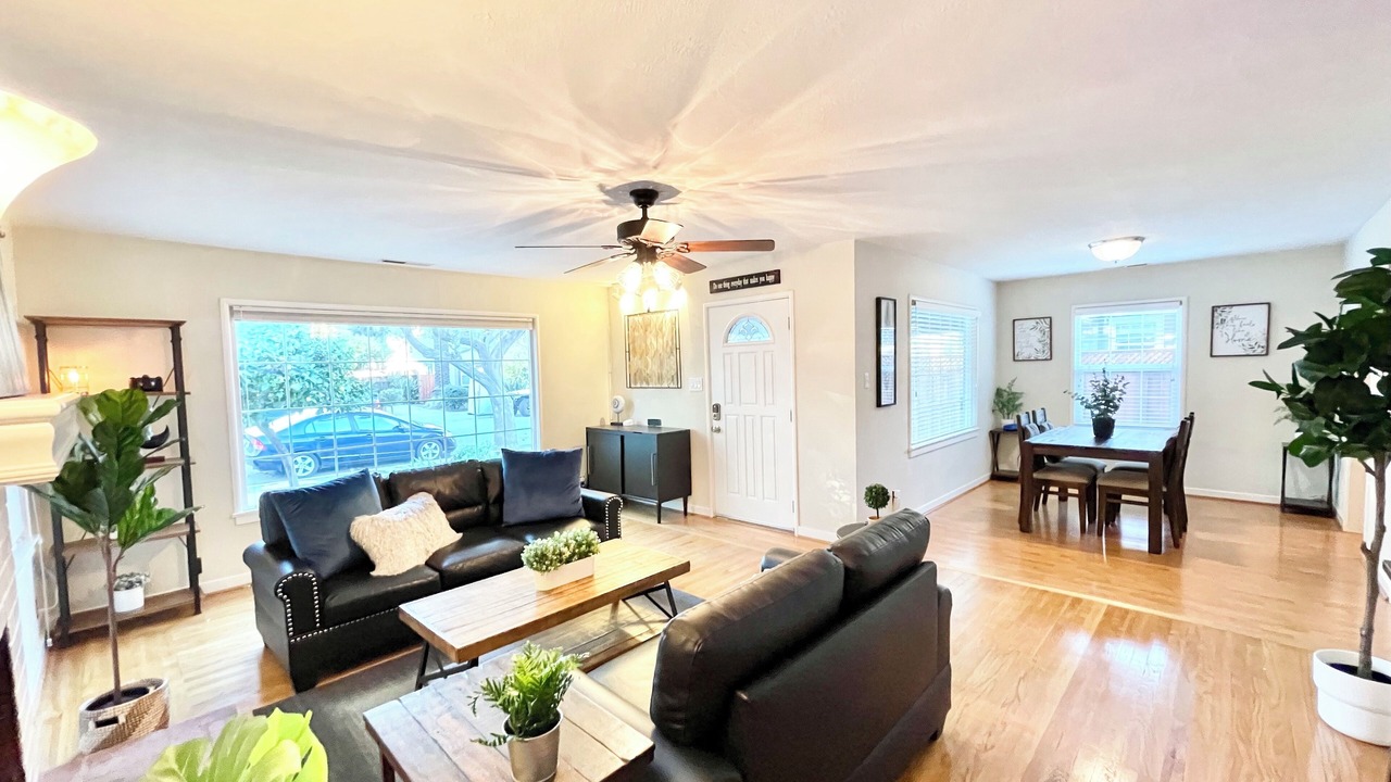 Photo of Livingroom in Broadway - Palmhaven