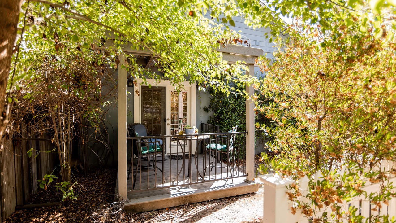 Photo of Patio Balcony in Junior College Neighborhood Association