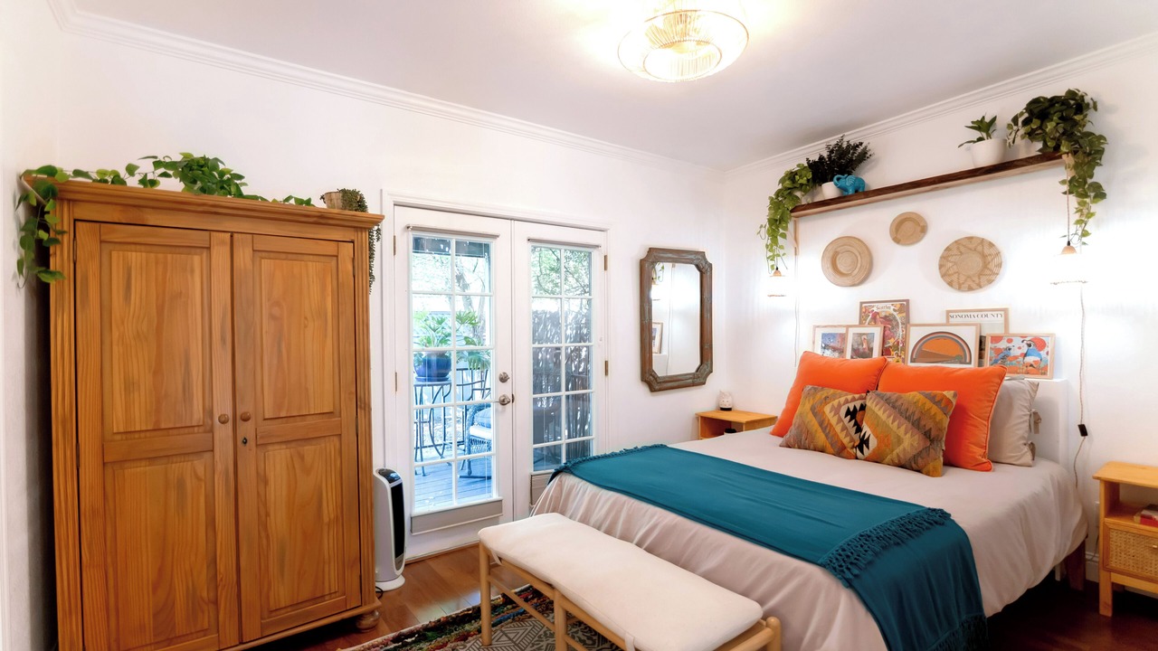 Photo of Bedroom in Junior College Neighborhood Association