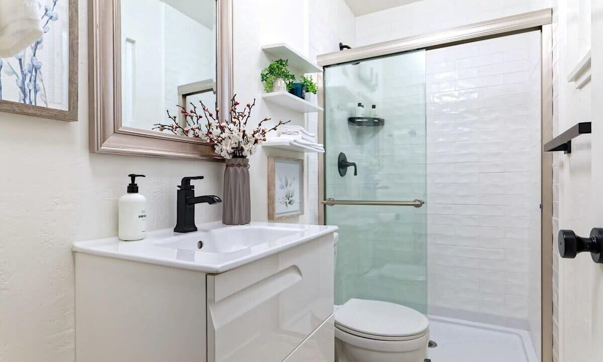 Photo of Bathroom in Linda Mar