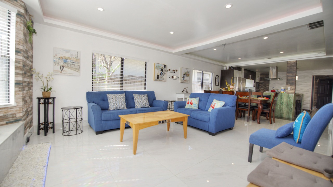 Photo of Livingroom in Burbank