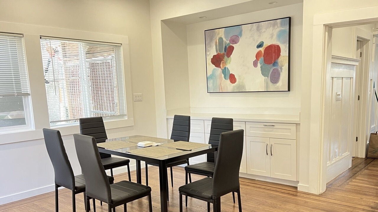 Photo of Livingroom in Oakland