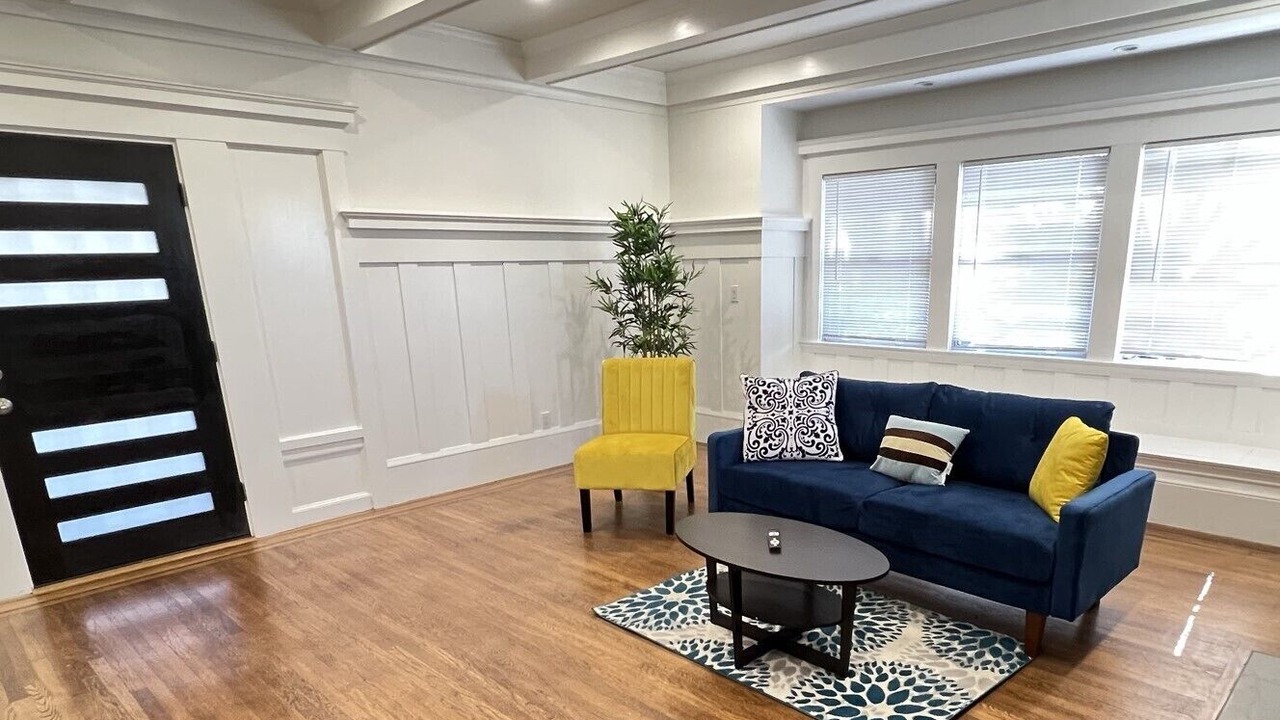 Photo of Livingroom in Oakland