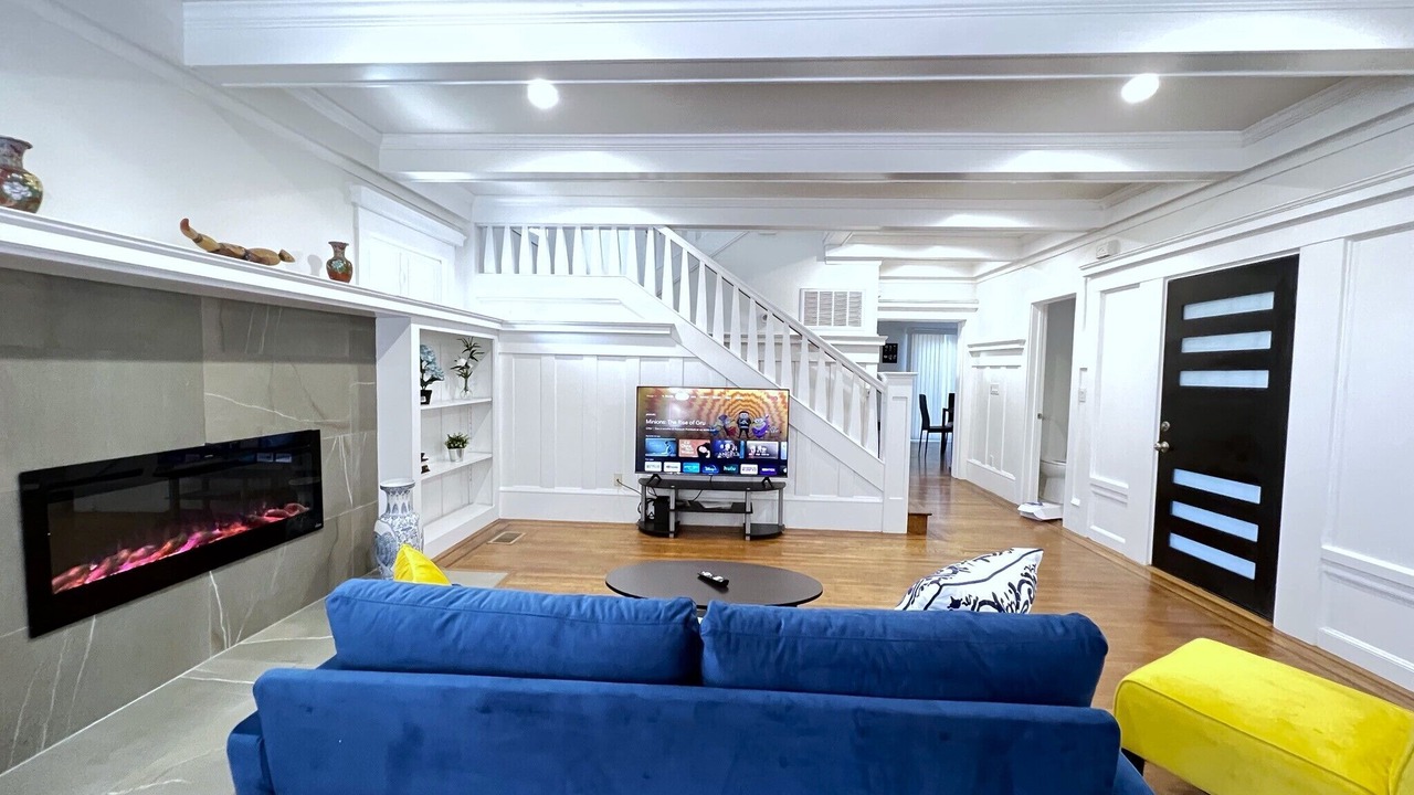 Photo of Livingroom in Oakland