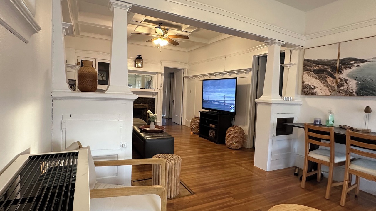 Photo of Livingroom in Oakland
