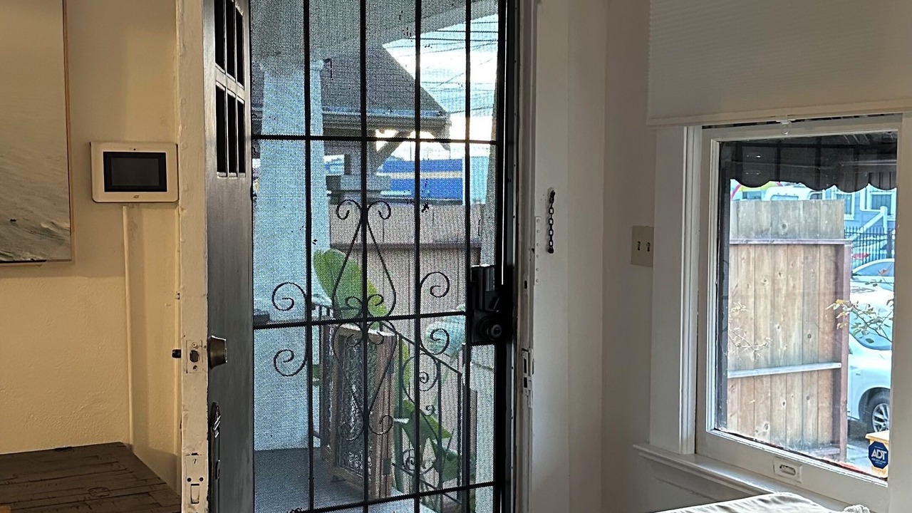 Photo of Livingroom in Oakland