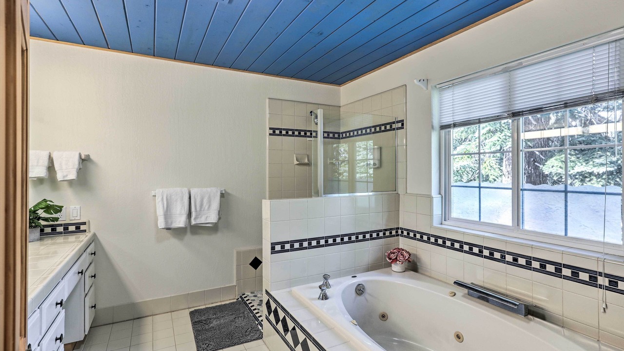 Photo of Bathroom in Comstock Acres