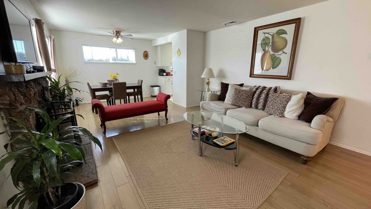 Photo of Livingroom in Campbell