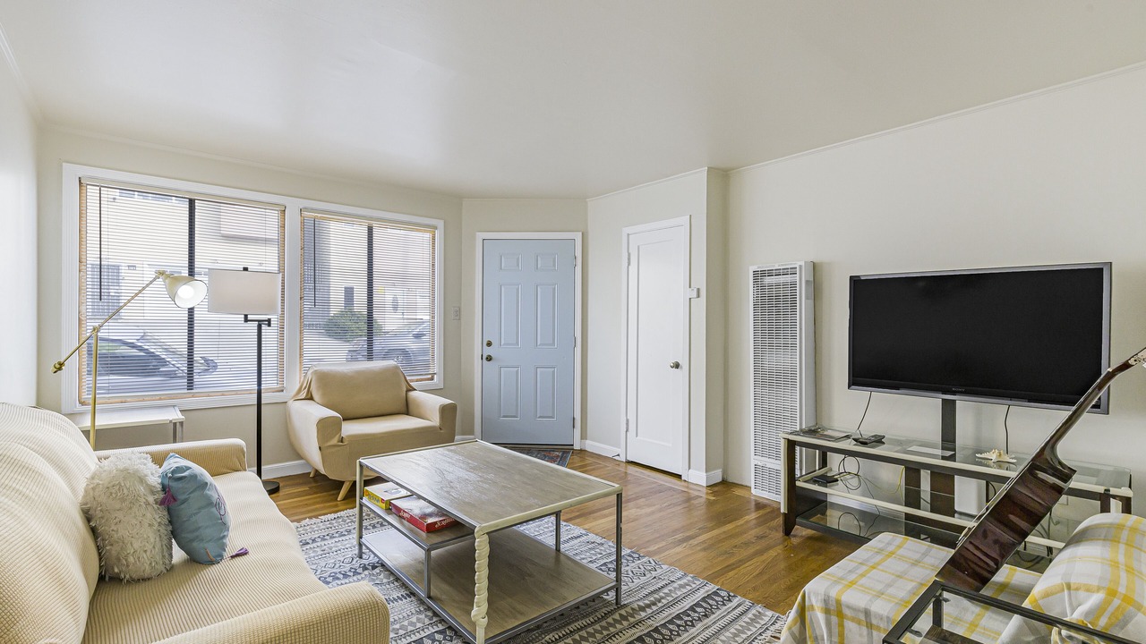 Photo of Livingroom in Daly City