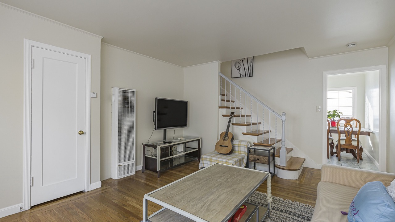 Photo of Livingroom in Daly City