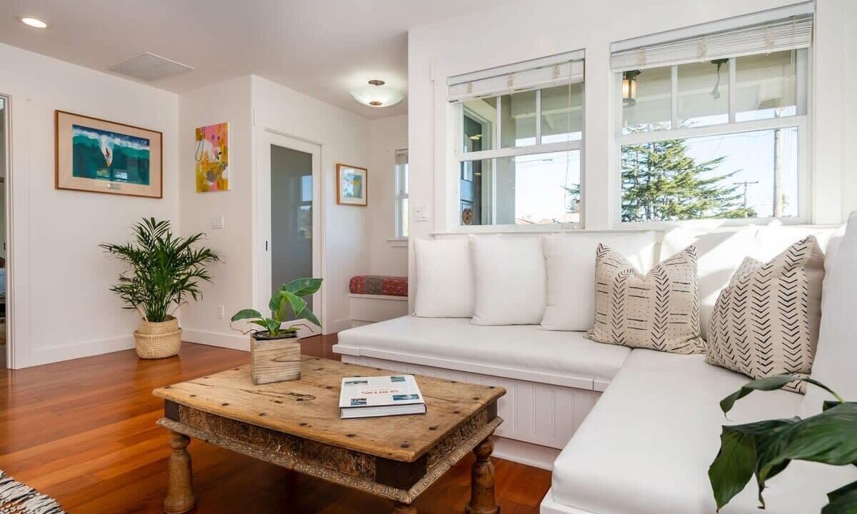 Photo of Livingroom in Westside Santa Cruz