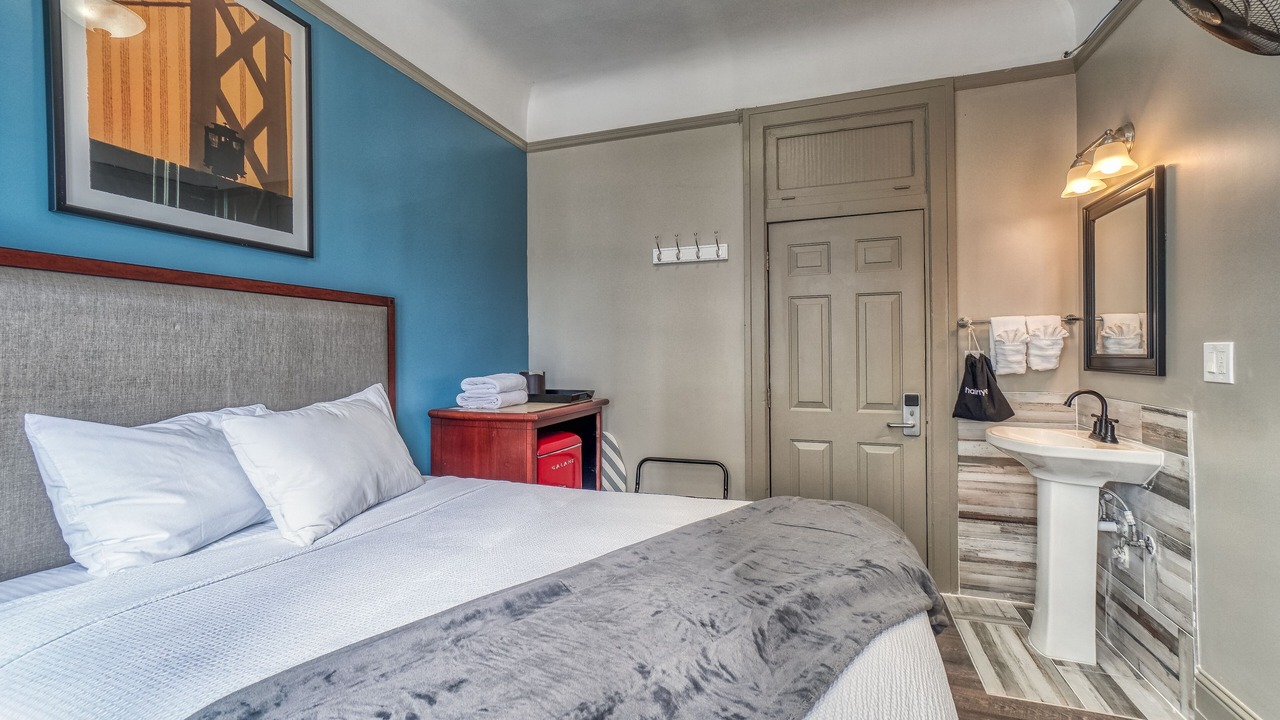 Photo of Bedroom in Downtown San Francisco