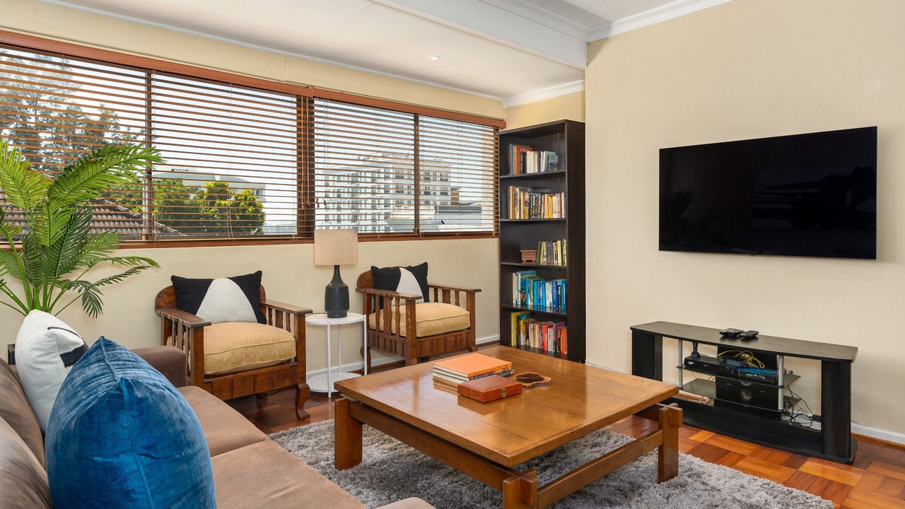 Photo of Livingroom in Three Anchor Bay