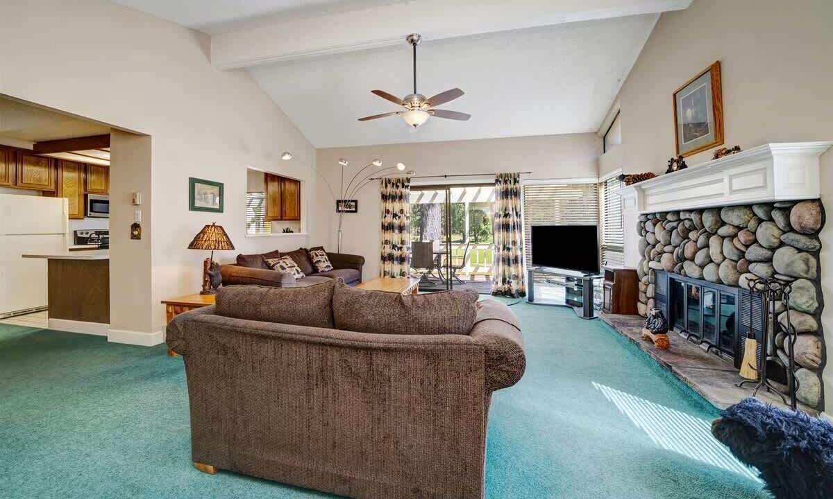 Photo of Livingroom in Plumas Eureka Estates