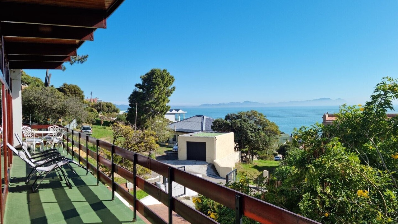 Photo of Patio Balcony in Gordons Bay Central