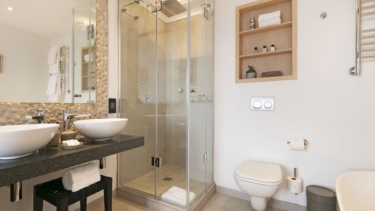 Photo of Bathroom in Three Anchor Bay