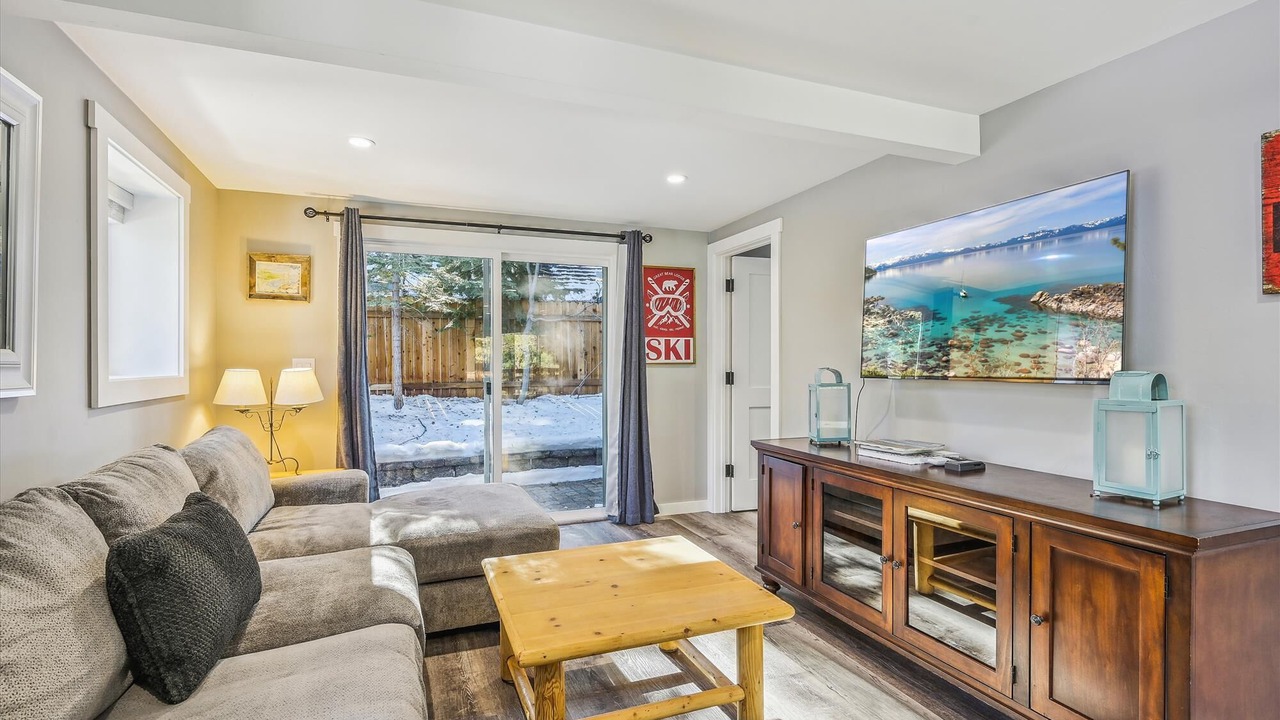 Photo of Livingroom in Comstock Acres