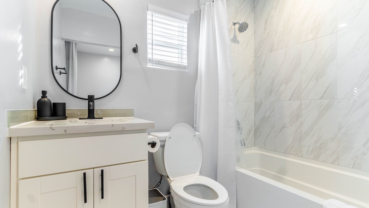 Photo of Bathroom in North Oak Park
