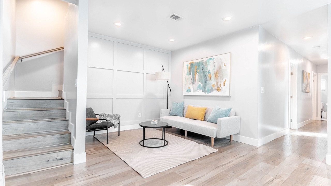 Photo of Livingroom in North Oak Park