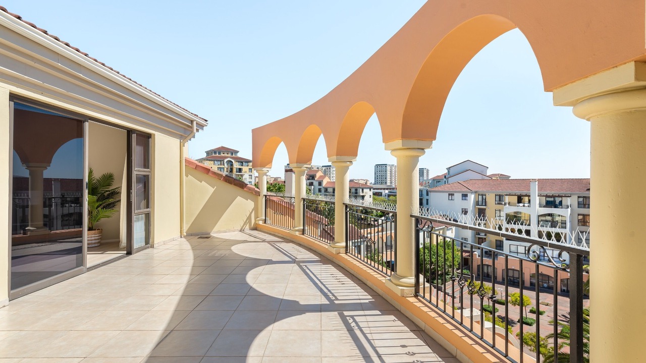 Photo of Patio Balcony in Century City