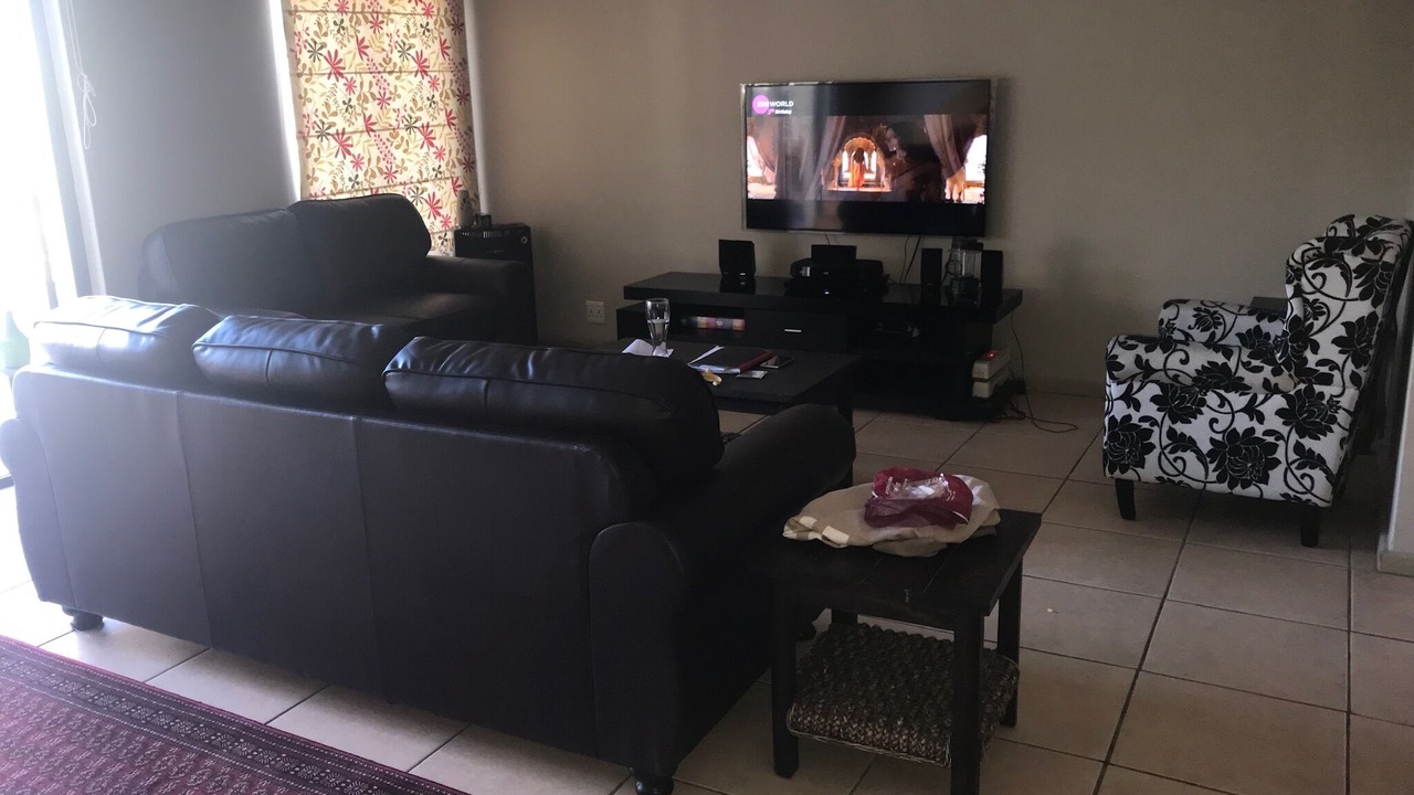 Photo of Livingroom in Redhill