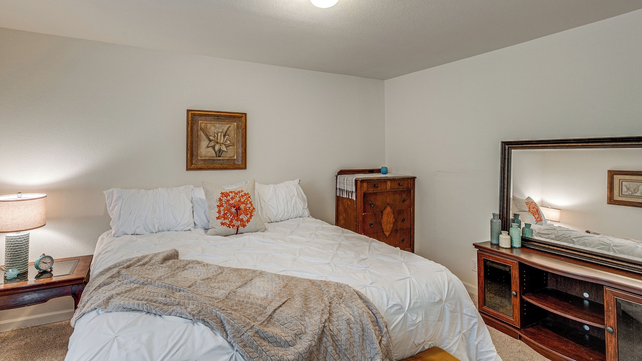 Photo of Bedroom in Applegate