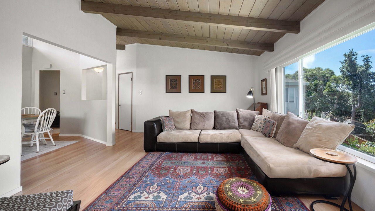 Photo of Livingroom in East Richmond Heights