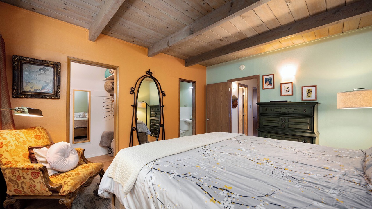Photo of Bedroom in East Richmond Heights