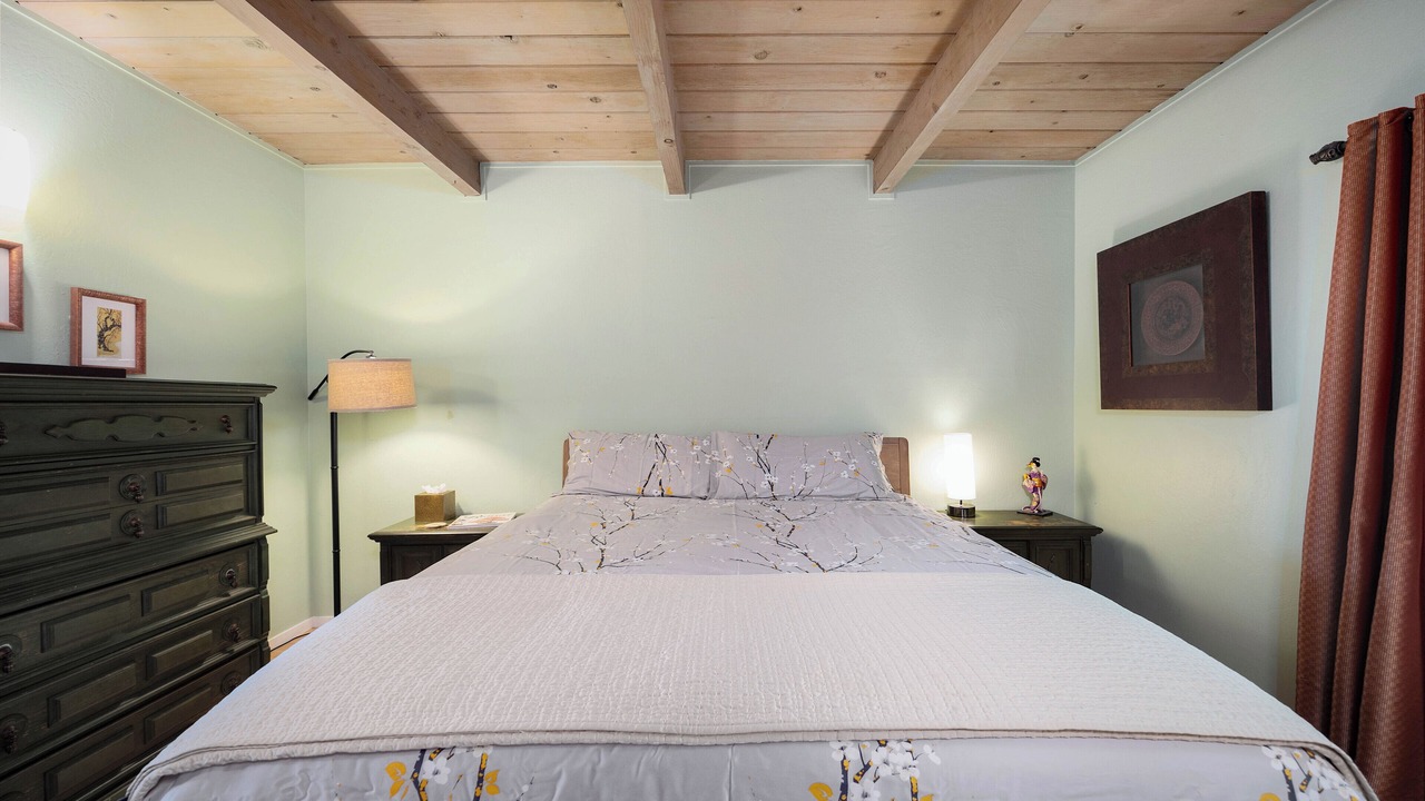 Photo of Bedroom in East Richmond Heights