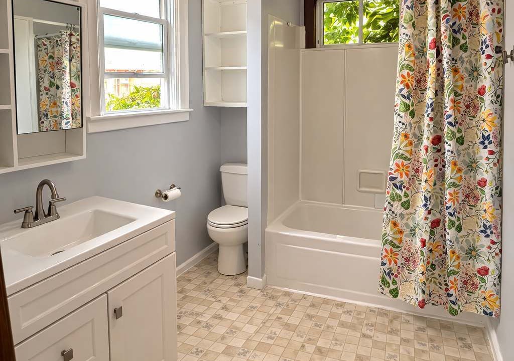 Photo of Bathroom in Golden Gate