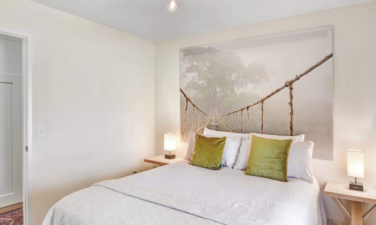 Photo of Bedroom in Roseland