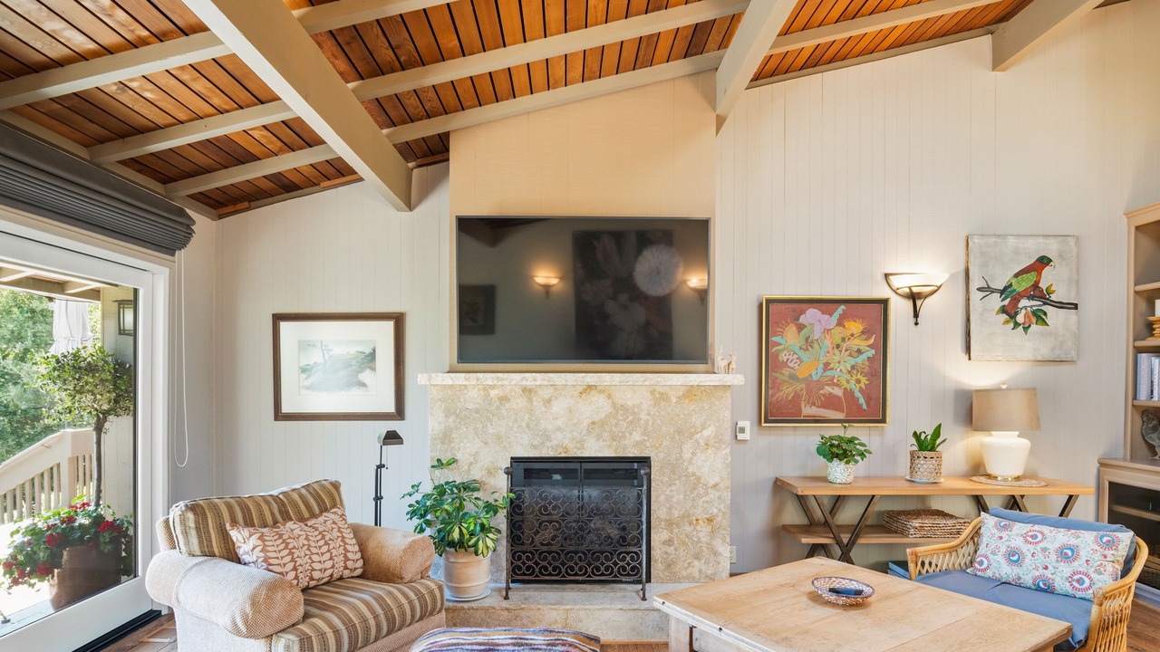 Photo of Livingroom in Quail Lodge