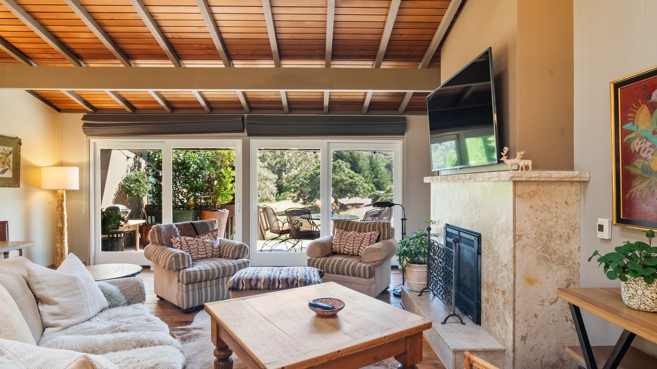 Photo of Livingroom in Quail Lodge