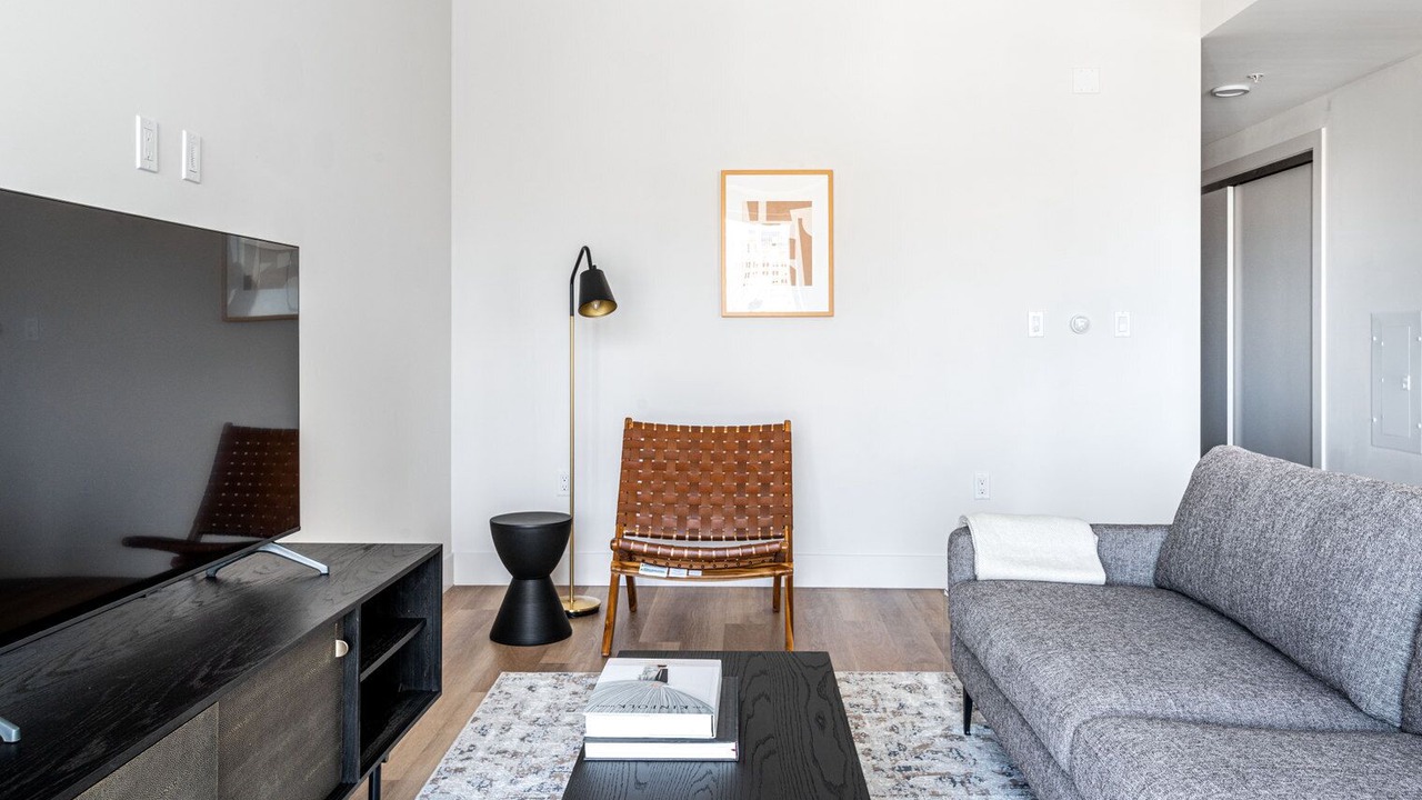 Photo of Livingroom in Downtown Oakland