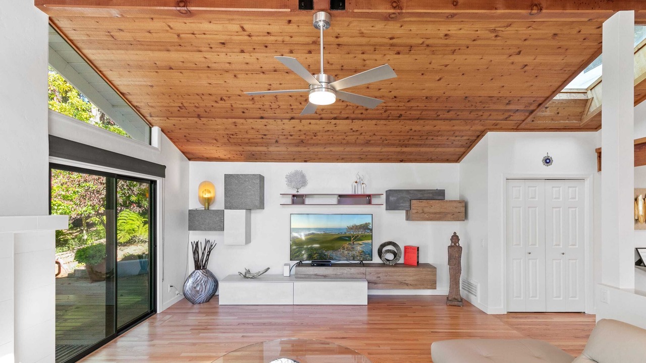 Photo of Livingroom in Del Monte Forest