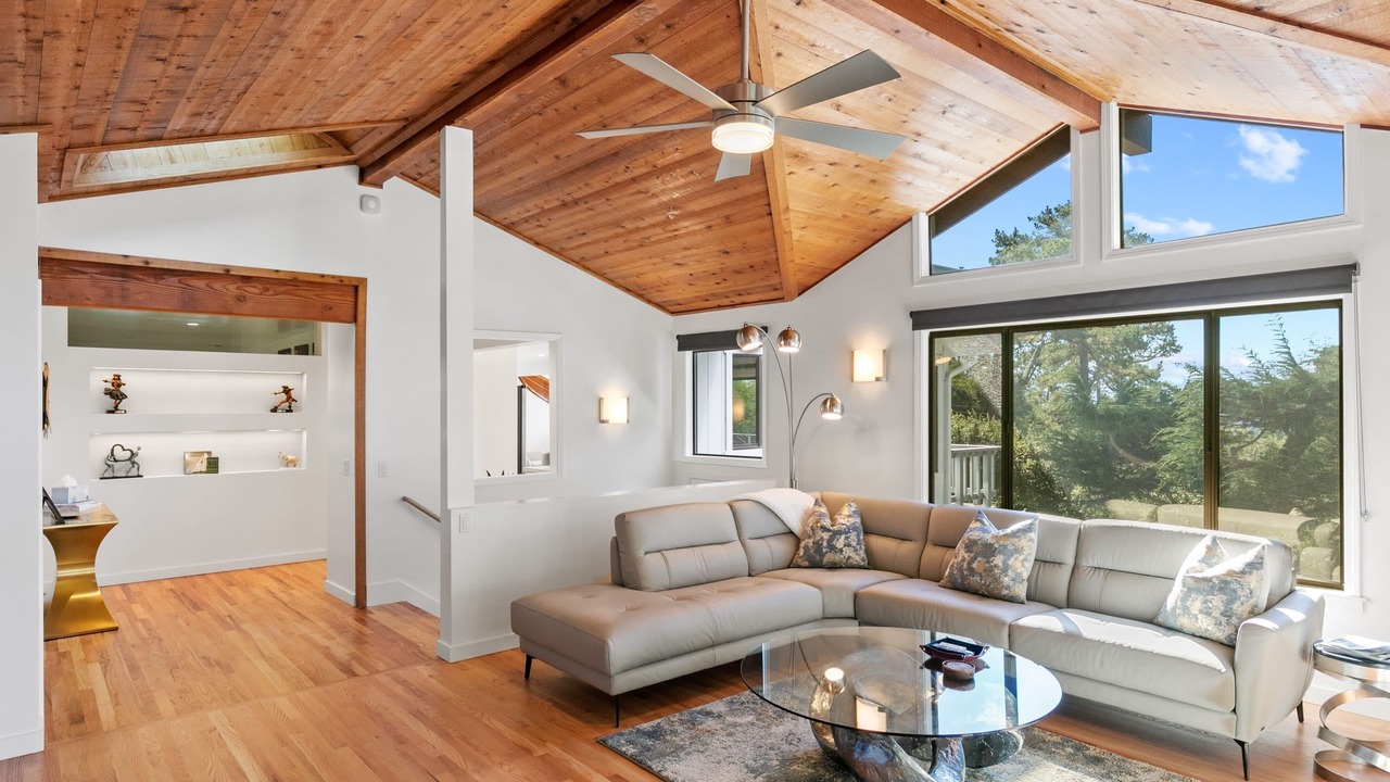 Photo of Livingroom in Del Monte Forest