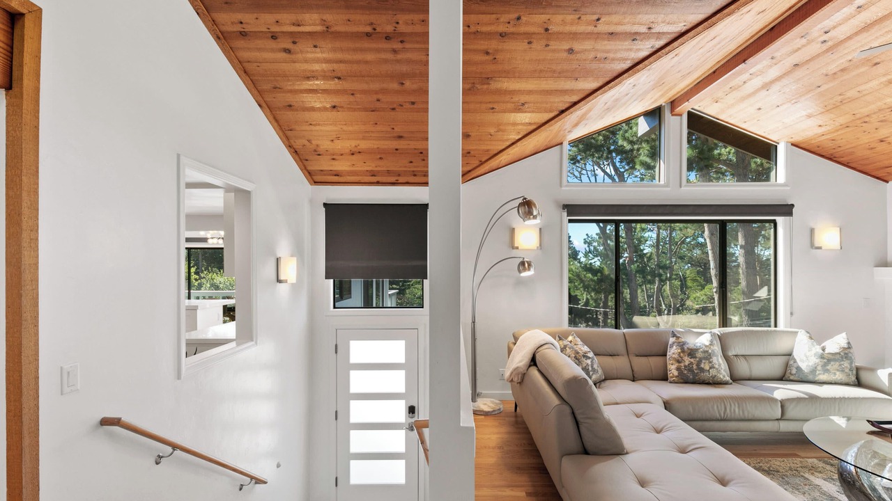 Photo of Livingroom in Del Monte Forest