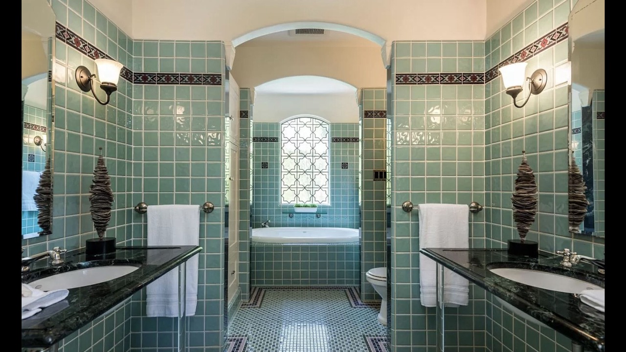 Photo of Bathroom in Crescent Park