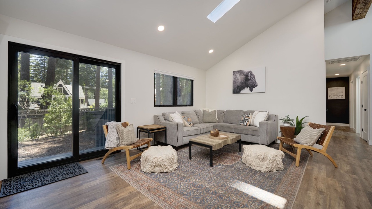 Photo of Livingroom in Comstock Acres