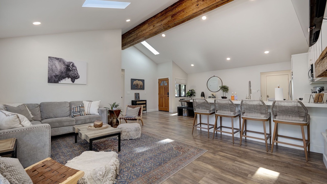 Photo of Livingroom in Comstock Acres