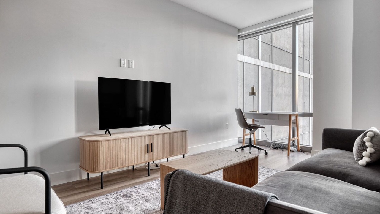 Photo of Livingroom in Downtown Oakland