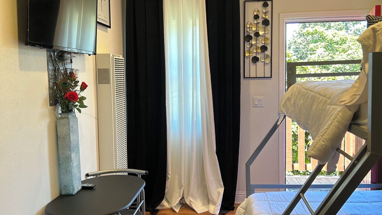 Photo of Bedroom in East Palo Alto
